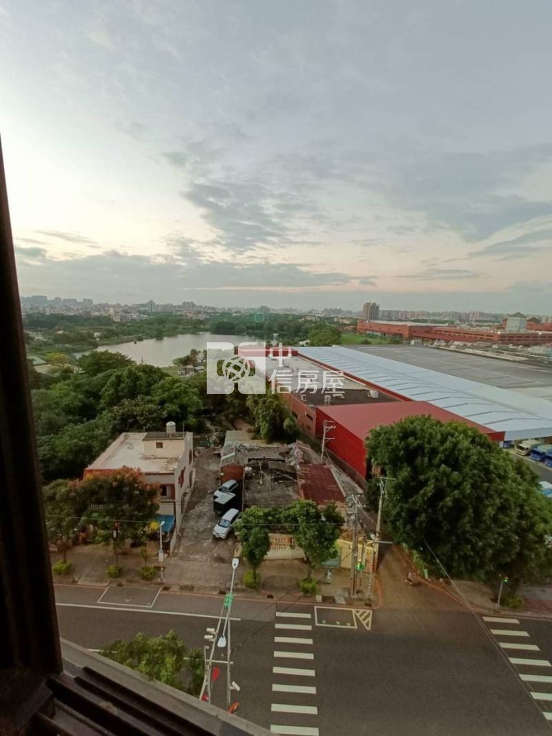 近中壢家樂福.體育園區.景觀電梯大套房房屋室內格局與周邊環境