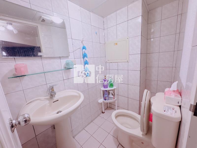 近中壢家樂福.體育園區.景觀電梯大套房房屋室內格局與周邊環境