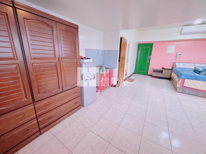 近中壢家樂福.體育園區.景觀電梯大套房房屋室內格局與周邊環境