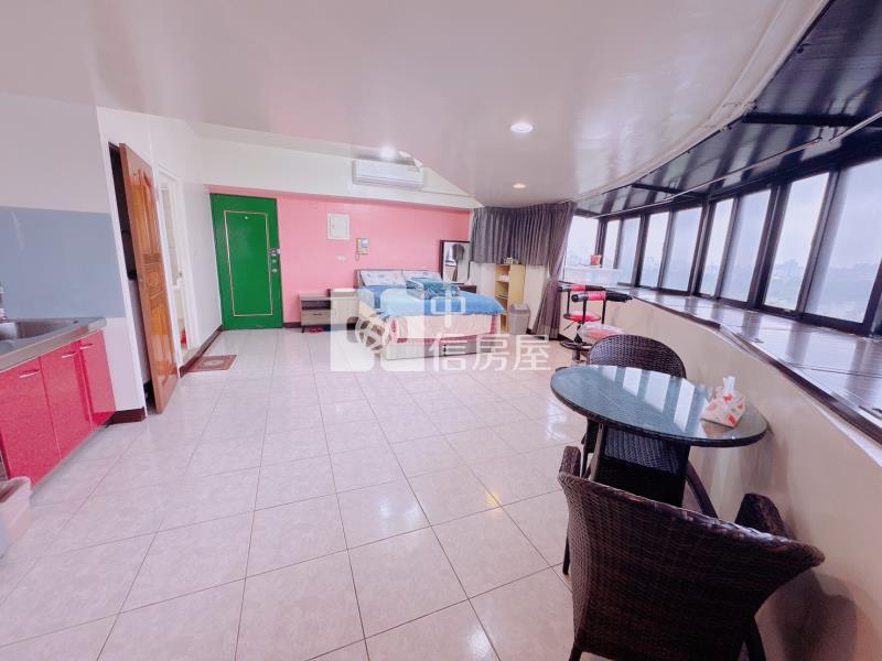 近中壢家樂福.體育園區.景觀電梯大套房房屋室內格局與周邊環境