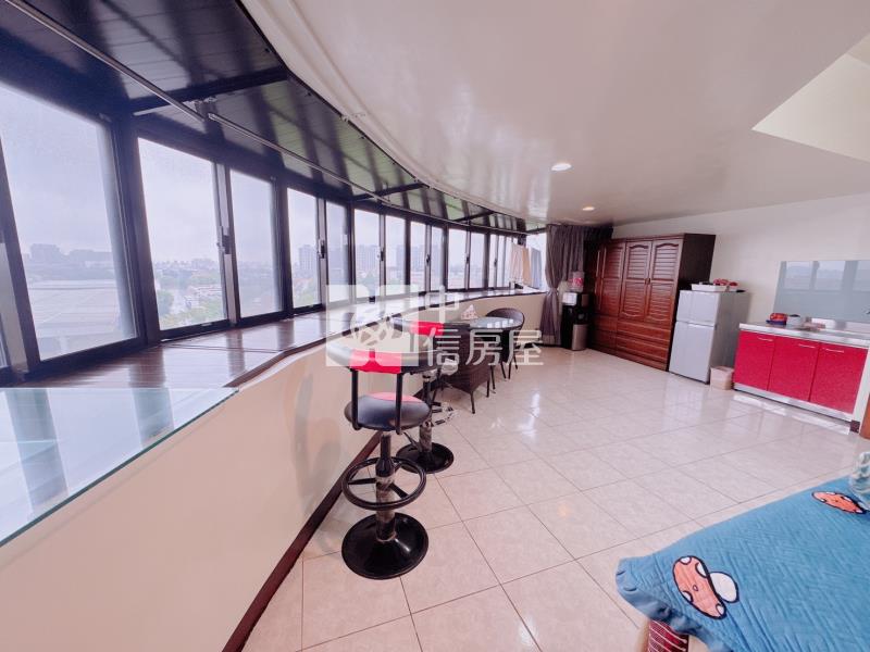 近中壢家樂福.體育園區.景觀電梯大套房房屋室內格局與周邊環境