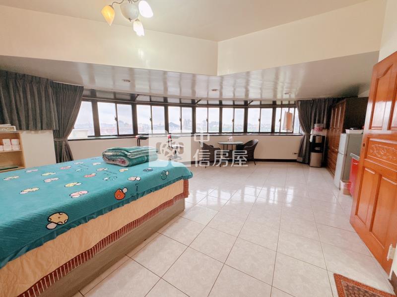 近中壢家樂福.體育園區.景觀電梯大套房房屋室內格局與周邊環境