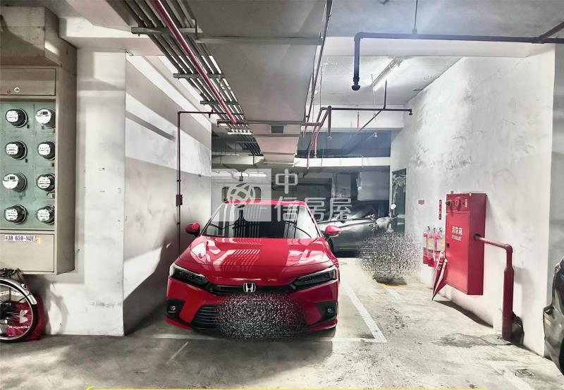 中原商圈.有陽台電梯大套房車房屋室內格局與周邊環境