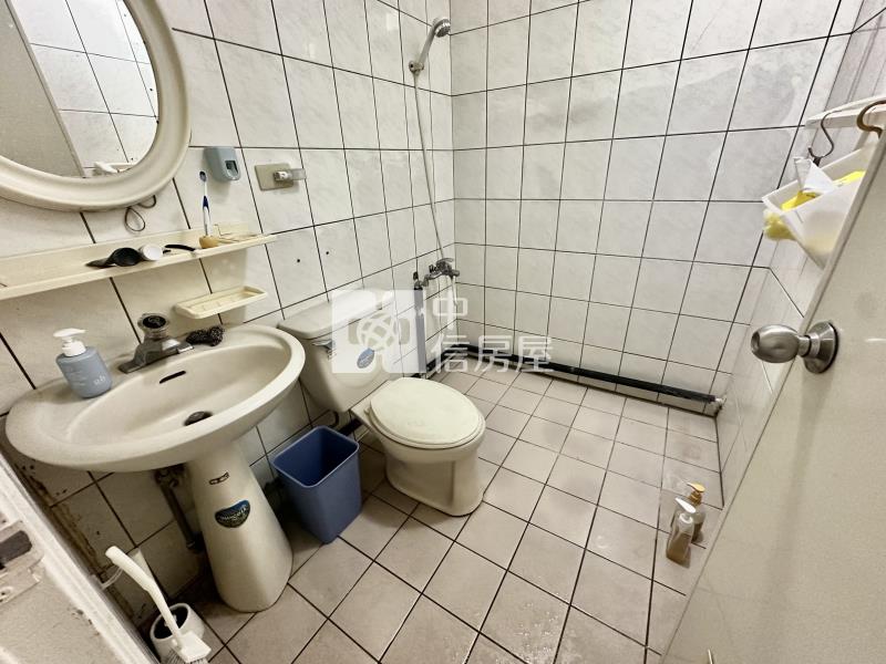 中原商圈.有陽台電梯大套房車房屋室內格局與周邊環境