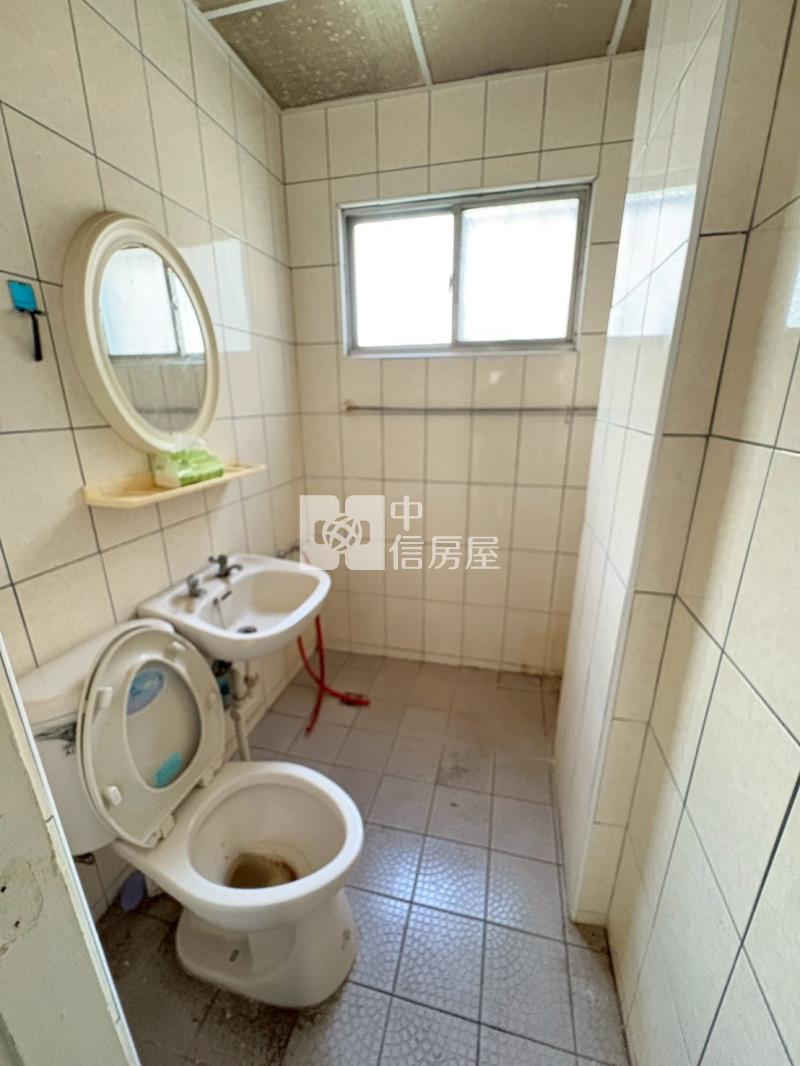 崇光國小旁前院停車低總價透天房屋室內格局與周邊環境