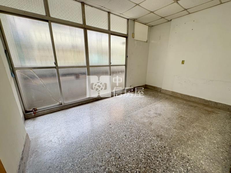 崇光國小旁前院停車低總價透天房屋室內格局與周邊環境