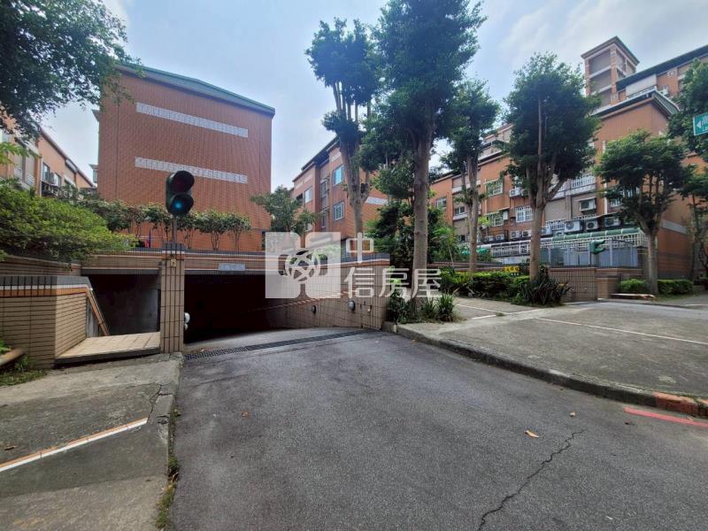 楊梅車站鵬程萬里四房車透天房屋室內格局與周邊環境