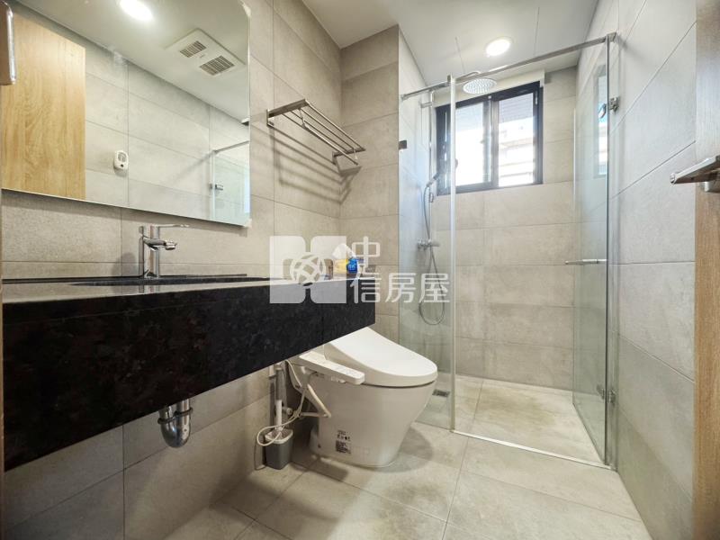 女王萬歲兩房休旅車位房屋室內格局與周邊環境