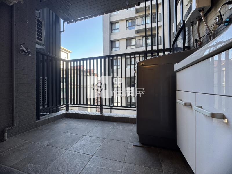 女王萬歲兩房休旅車位房屋室內格局與周邊環境