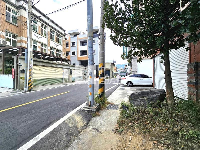 草屯大地坪精品汽車旅館房屋室內格局與周邊環境