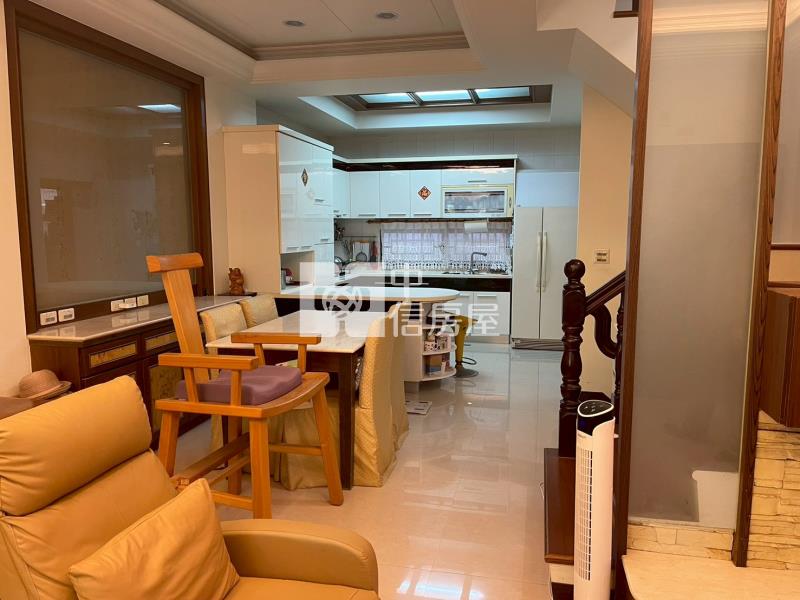 文化國小旁三車位別墅房屋室內格局與周邊環境