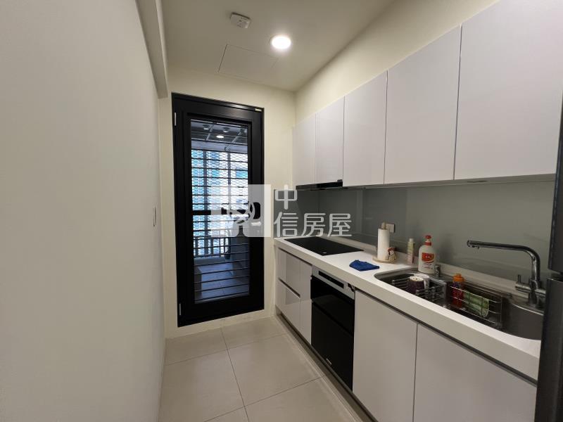 國雄文心一號三房平車房屋室內格局與周邊環境