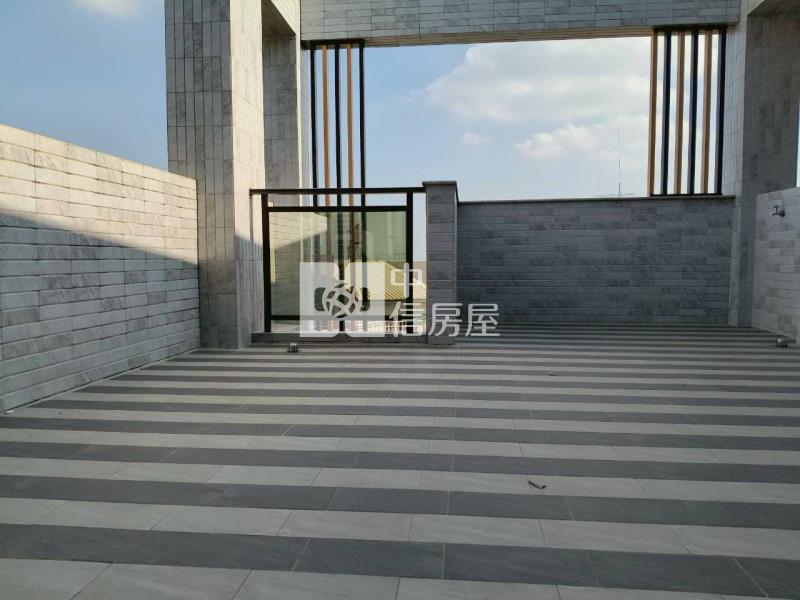 南投八卦路旁車庫別墅房屋室內格局與周邊環境