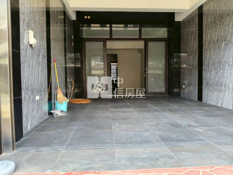 南投八卦路旁車庫別墅房屋室內格局與周邊環境