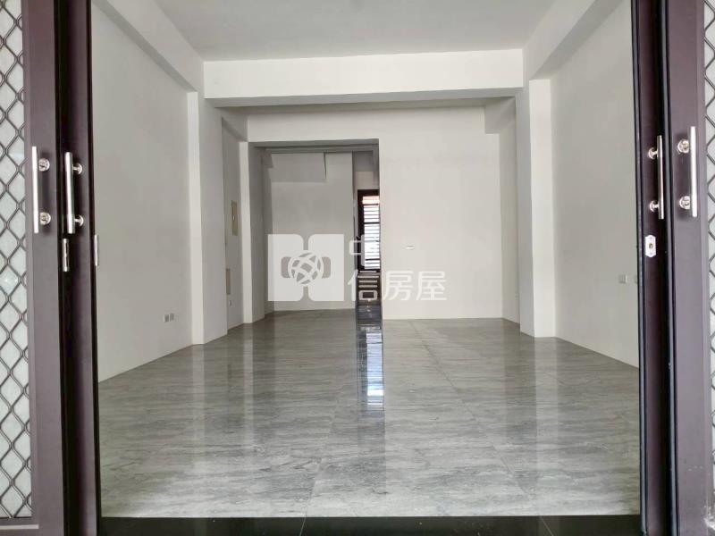 南投八卦路旁車庫別墅房屋室內格局與周邊環境