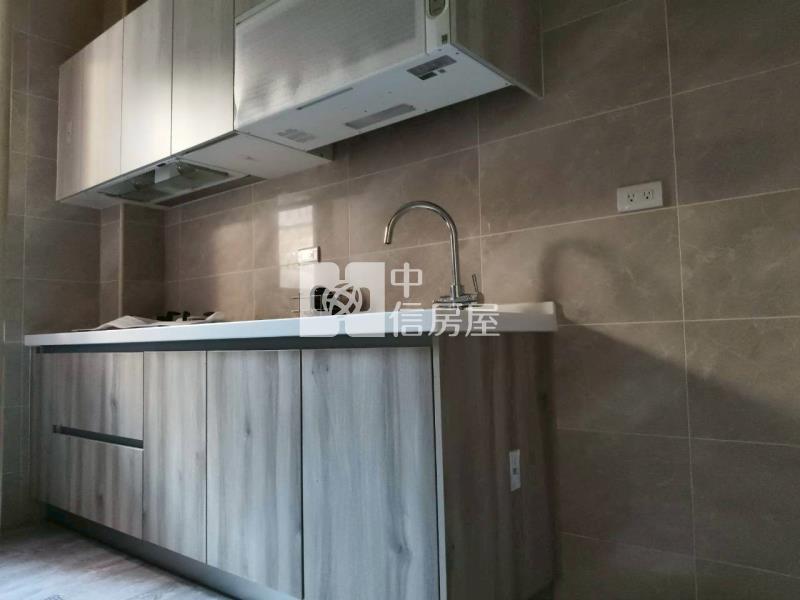 南投八卦路旁車庫別墅房屋室內格局與周邊環境