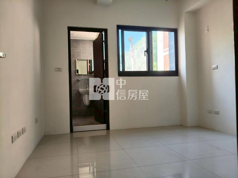 南投八卦路旁車庫別墅房屋室內格局與周邊環境