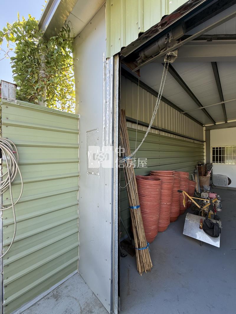 鳳山公園用地已搭鐵皮屋房屋室內格局與周邊環境