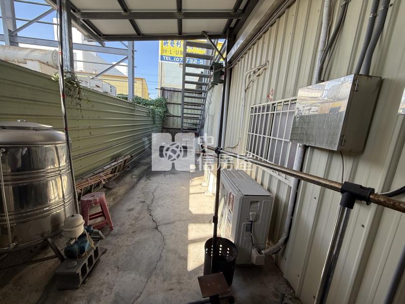 鳳山公園用地已搭鐵皮屋房屋室內格局與周邊環境
