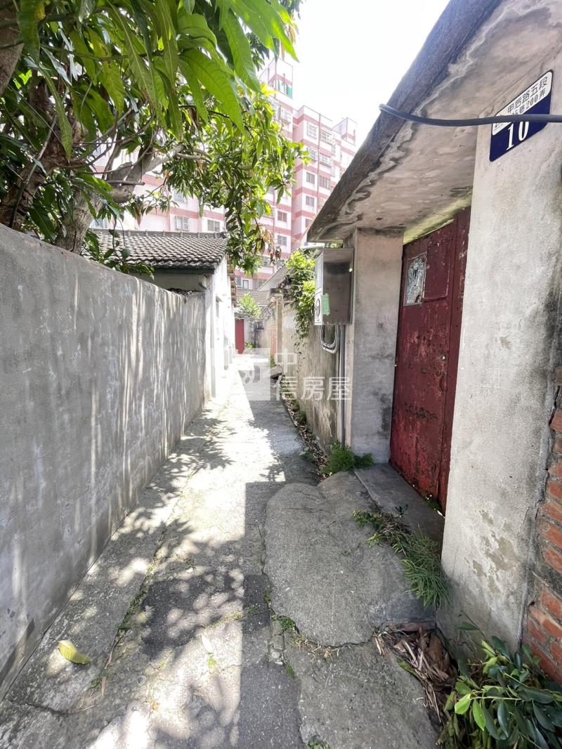 專任臨路需整理邊間平房房屋室內格局與周邊環境