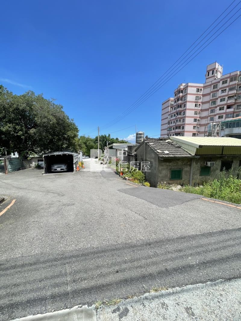 專任臨路需整理邊間平房房屋室內格局與周邊環境