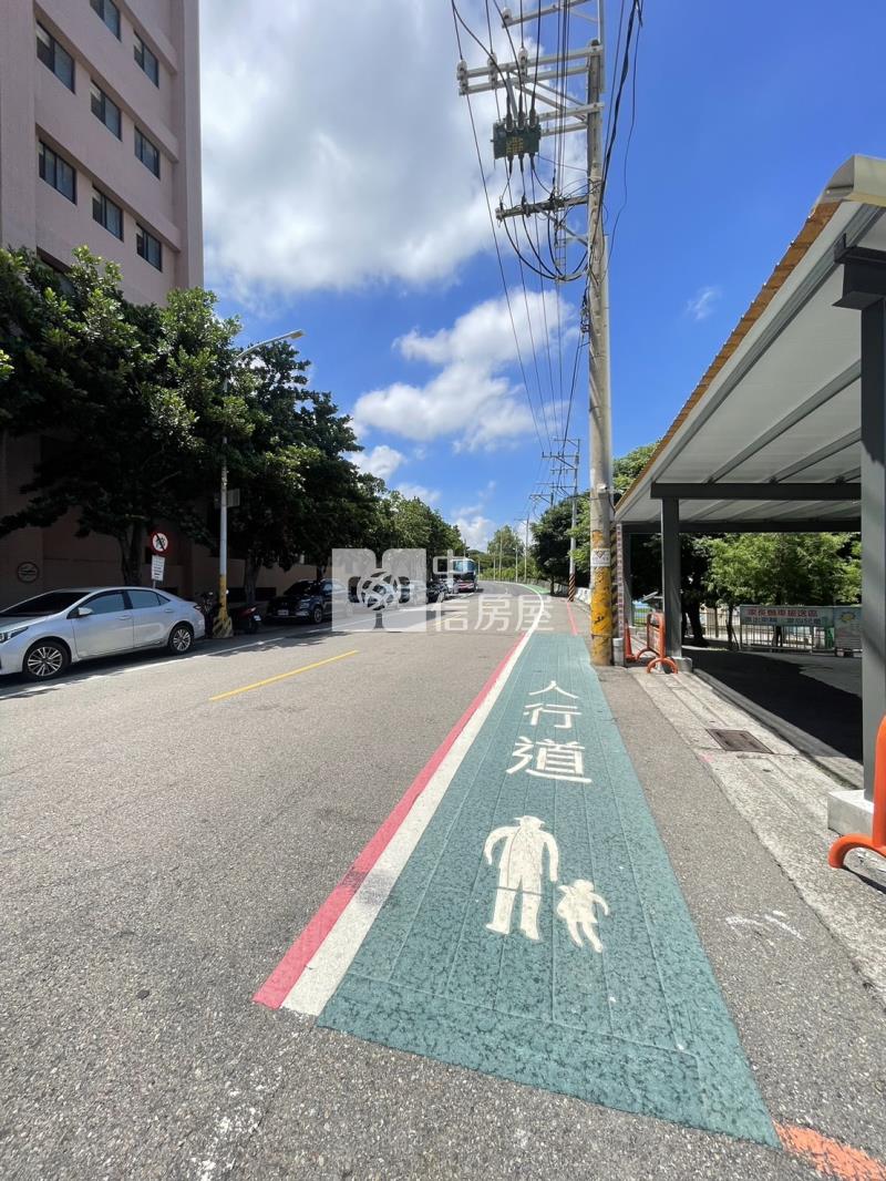 專任臨路需整理邊間平房房屋室內格局與周邊環境