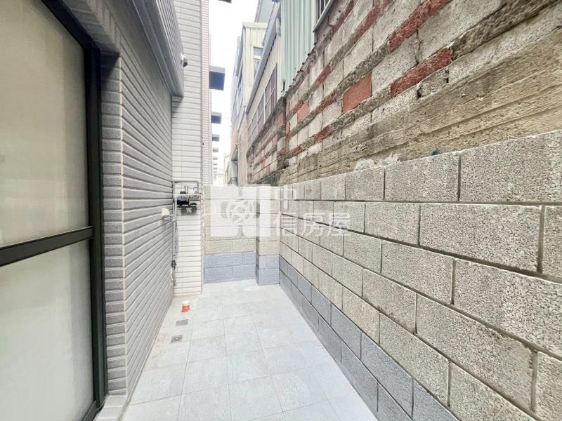 頭份市區旁全新前庭美透天房屋室內格局與周邊環境