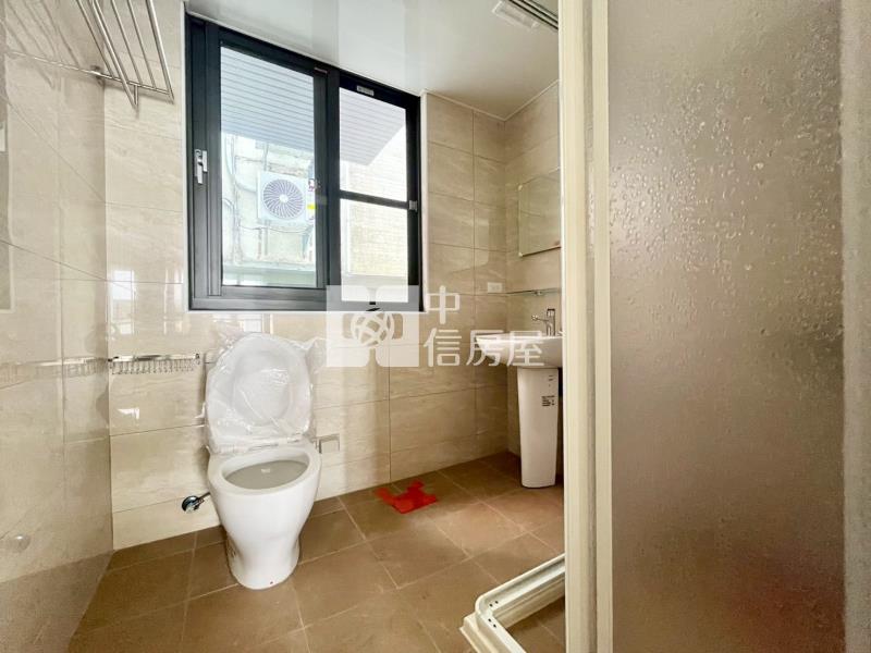 頭份市區旁全新前庭美透天房屋室內格局與周邊環境