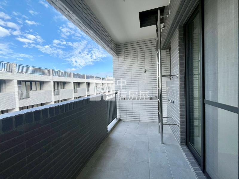 頭份市區旁全新前庭美透天房屋室內格局與周邊環境