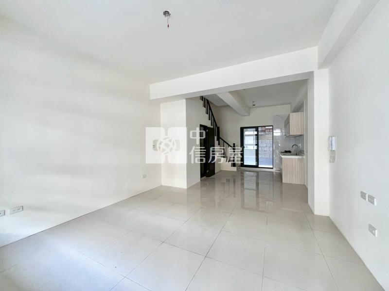 頭份市區旁全新前庭美透天房屋室內格局與周邊環境