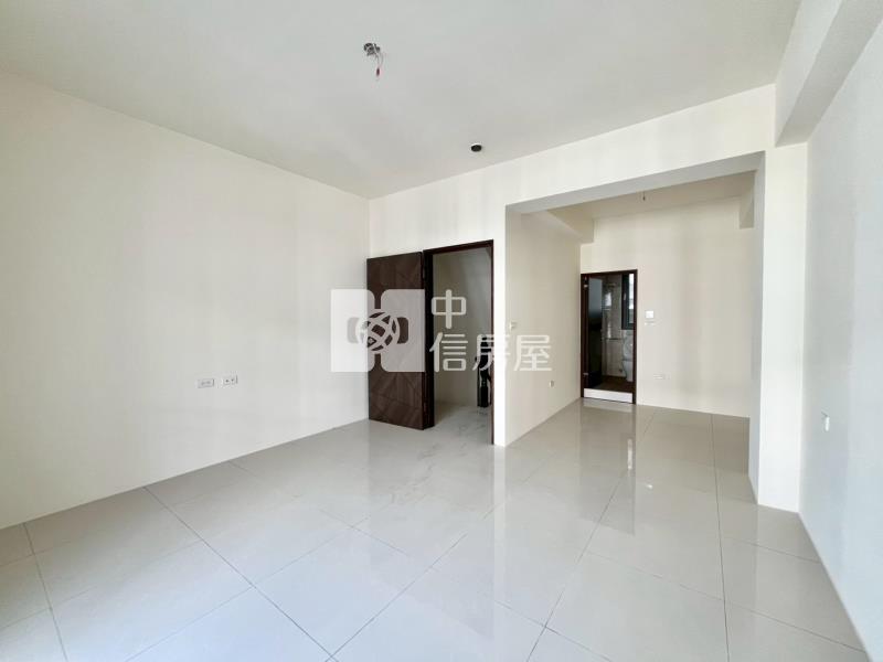 頭份市區旁全新前庭美透天房屋室內格局與周邊環境