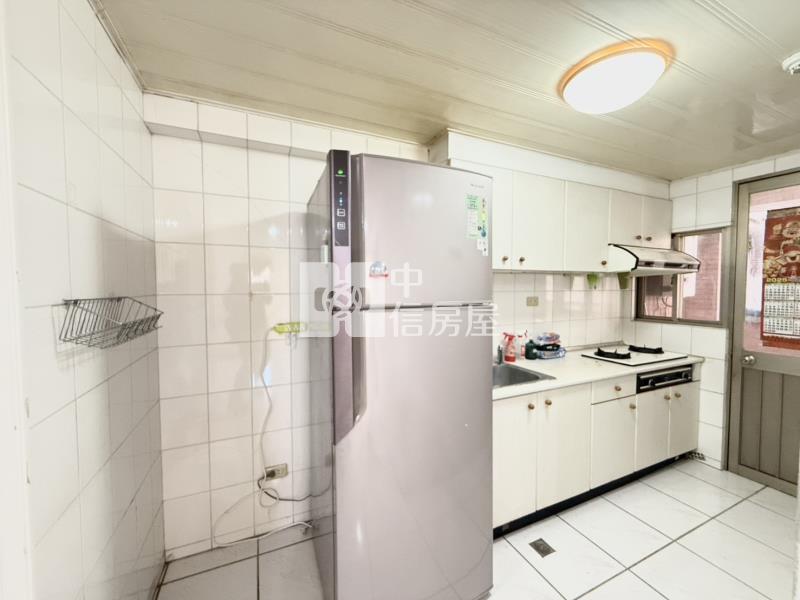 西區忠孝國小採光美三房平車（專任）房屋室內格局與周邊環境