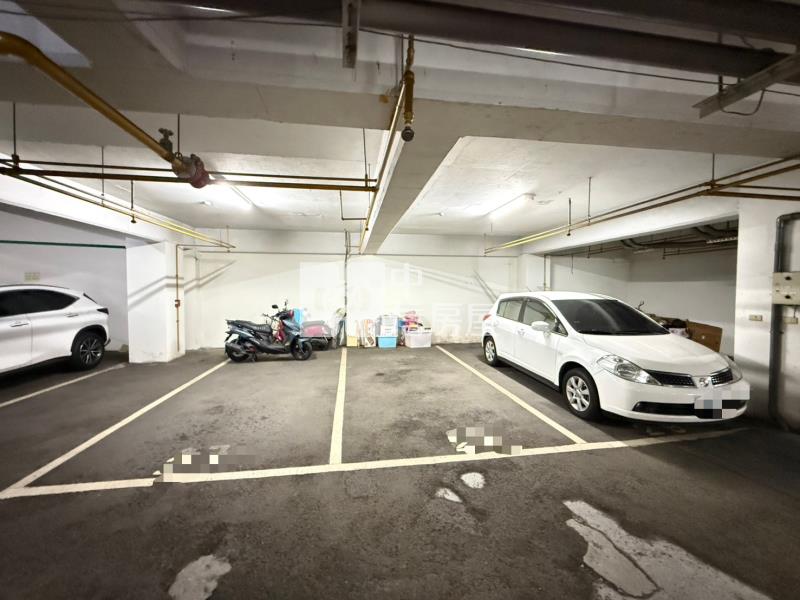 西區忠孝國小採光美三房平車（專任）房屋室內格局與周邊環境