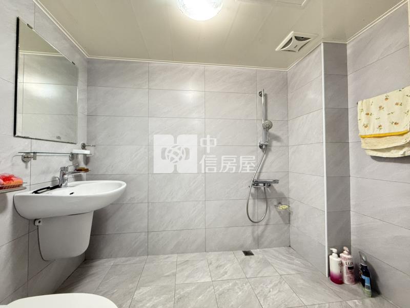 西區忠孝國小採光美三房平車（專任）房屋室內格局與周邊環境