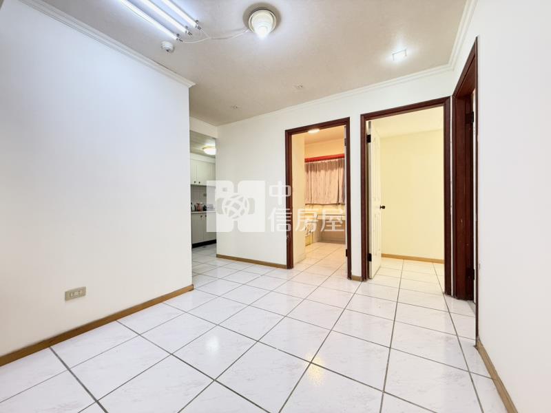 西區忠孝國小採光美三房平車（專任）房屋室內格局與周邊環境