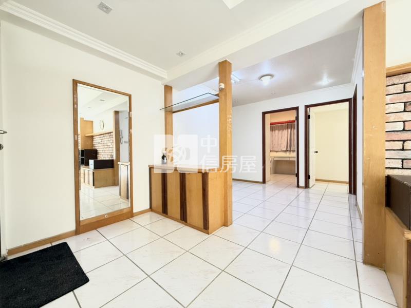 西區忠孝國小採光美三房平車（專任）房屋室內格局與周邊環境