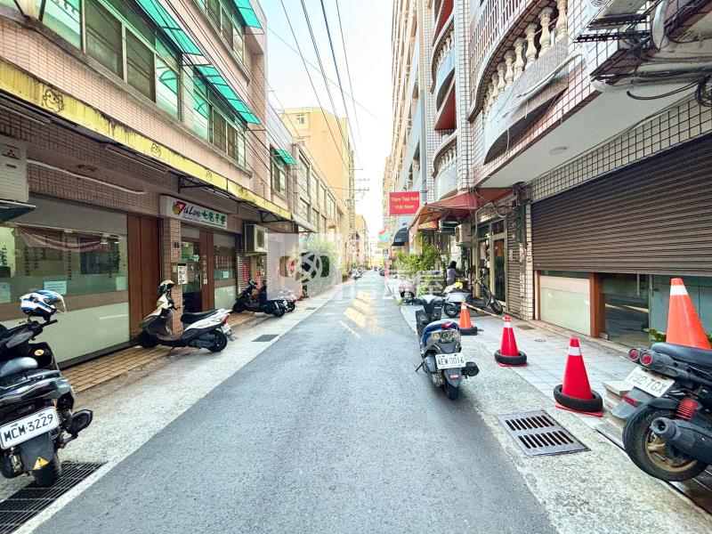 東海收租透套雙店面收租聖品房屋室內格局與周邊環境