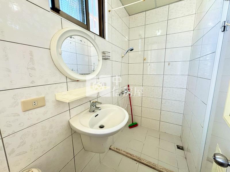 東海收租透套雙店面收租聖品房屋室內格局與周邊環境