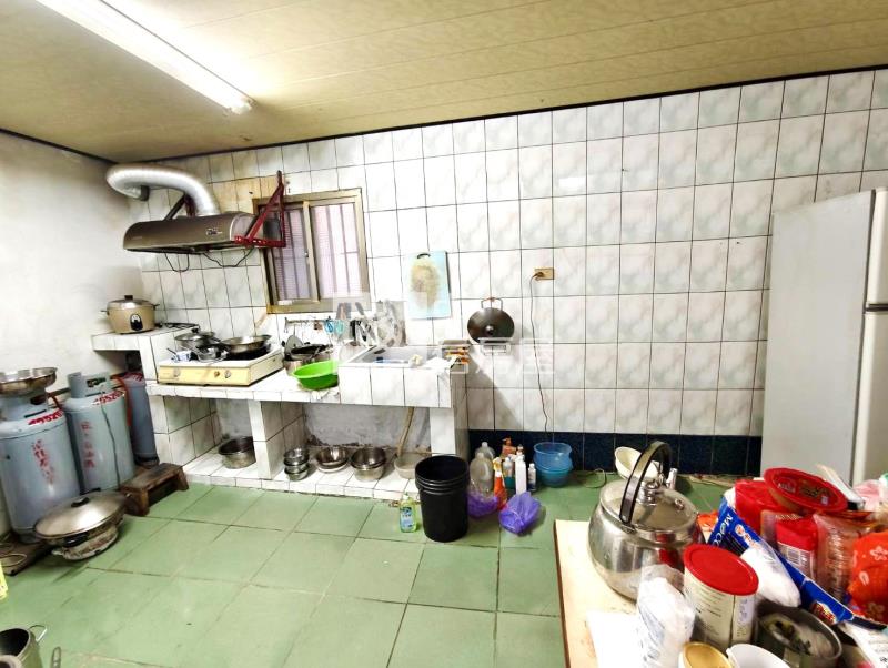 內壢精華地段忠孝商圈三角窗透店房屋室內格局與周邊環境