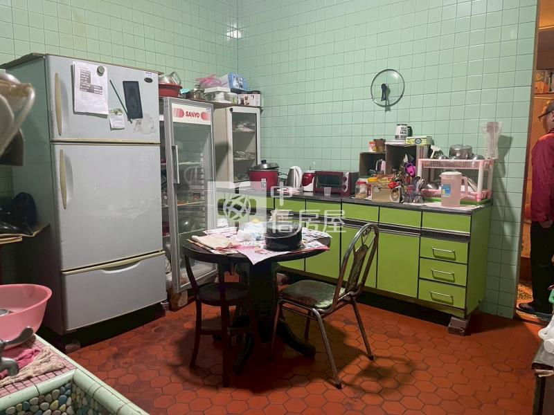 近火車站大地坪透店房屋室內格局與周邊環境