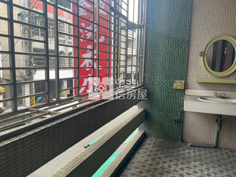 近火車站大地坪透店房屋室內格局與周邊環境