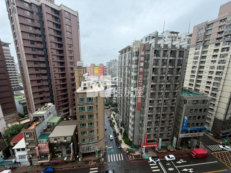 SOGO商圈裝潢美三房車位房屋室內格局與周邊環境