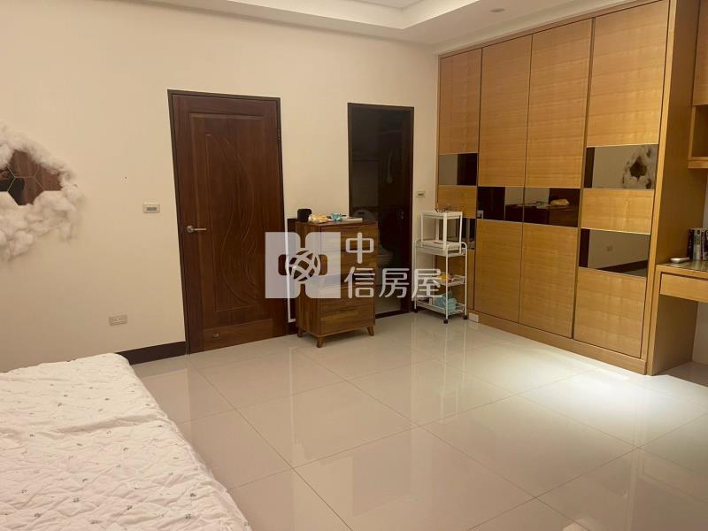 市區獨棟電梯別墅房屋室內格局與周邊環境