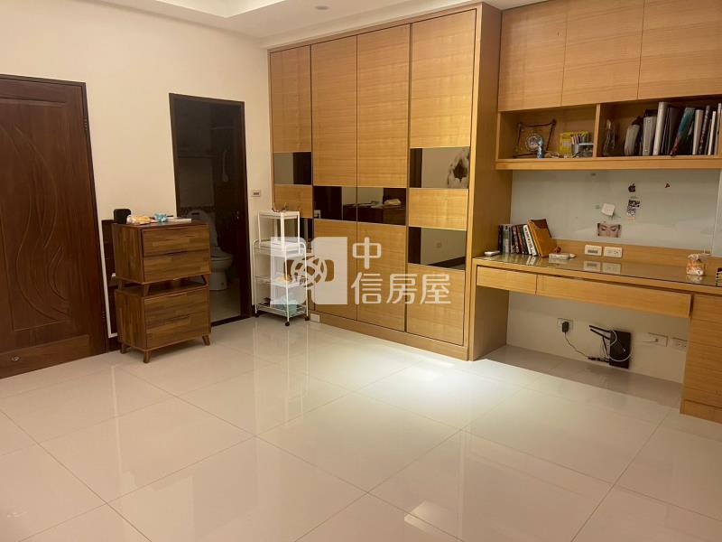 市區獨棟電梯別墅房屋室內格局與周邊環境