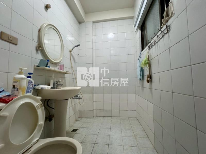 東區正20米路黃金透店房屋室內格局與周邊環境