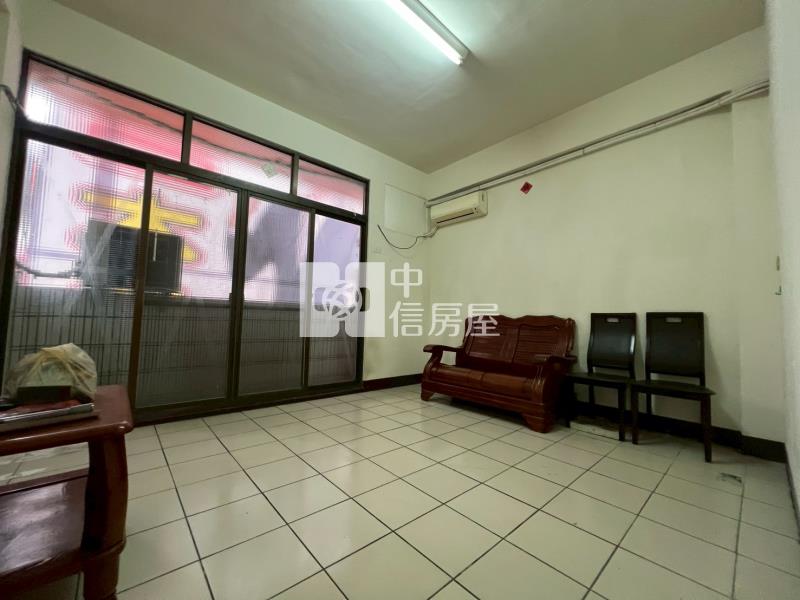 東區正20米路黃金透店房屋室內格局與周邊環境