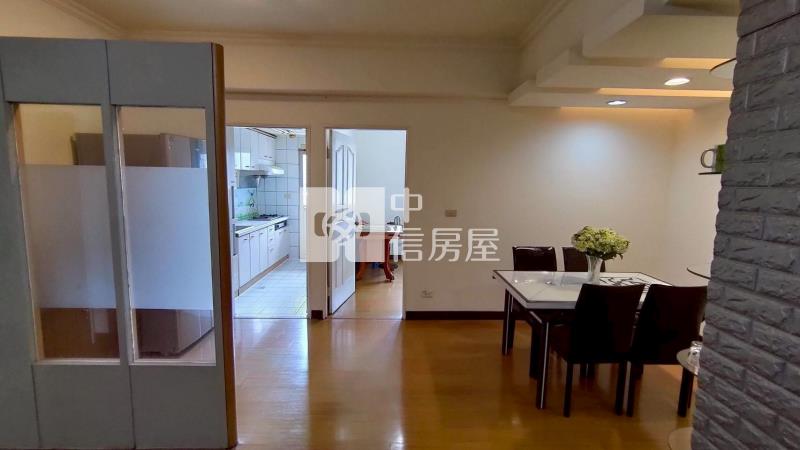 名流廣場三房車位房屋室內格局與周邊環境