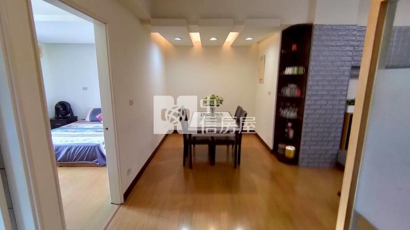 名流廣場三房車位房屋室內格局與周邊環境