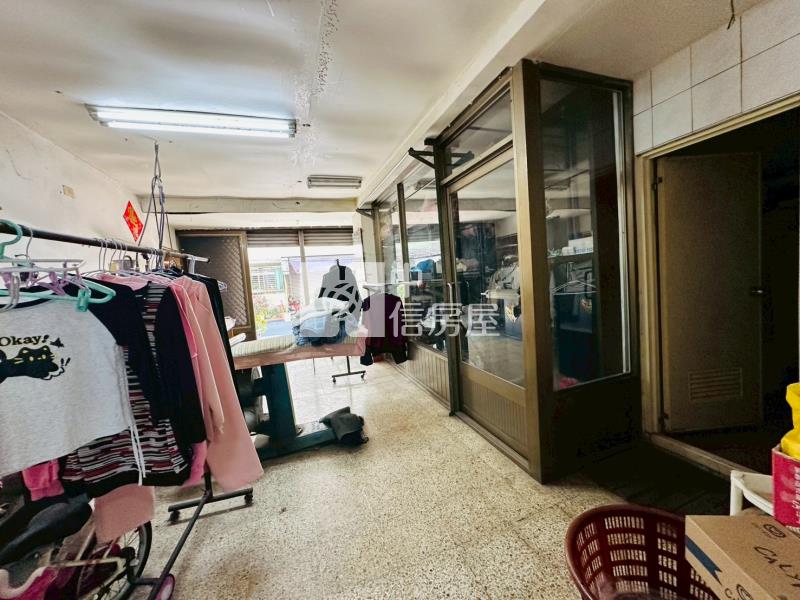 安南區公所旁1樓店面房屋室內格局與周邊環境