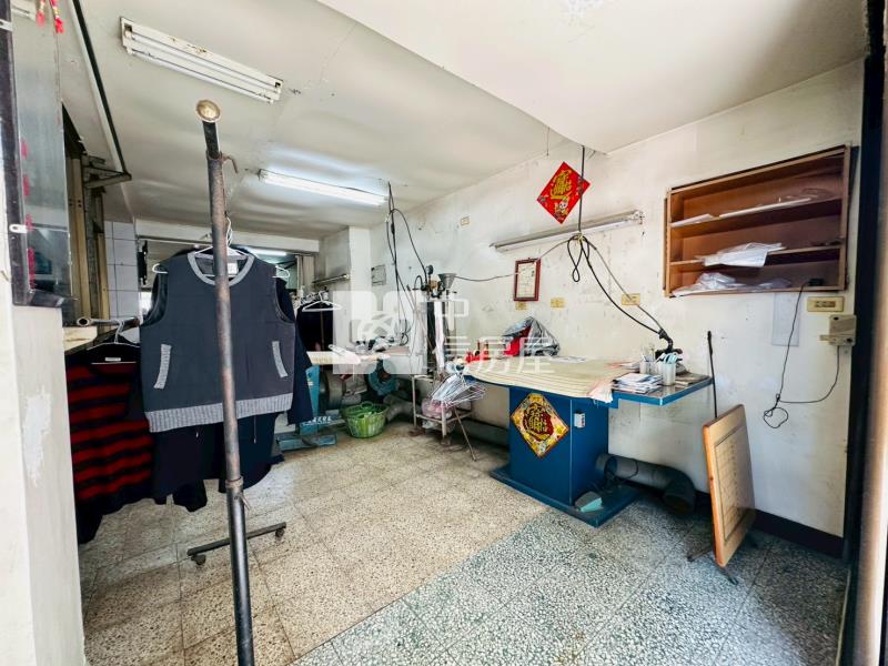 安南區公所旁1樓店面房屋室內格局與周邊環境